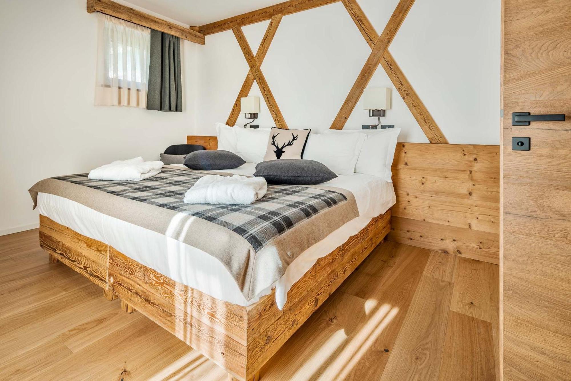 Deluxe Queen Suite