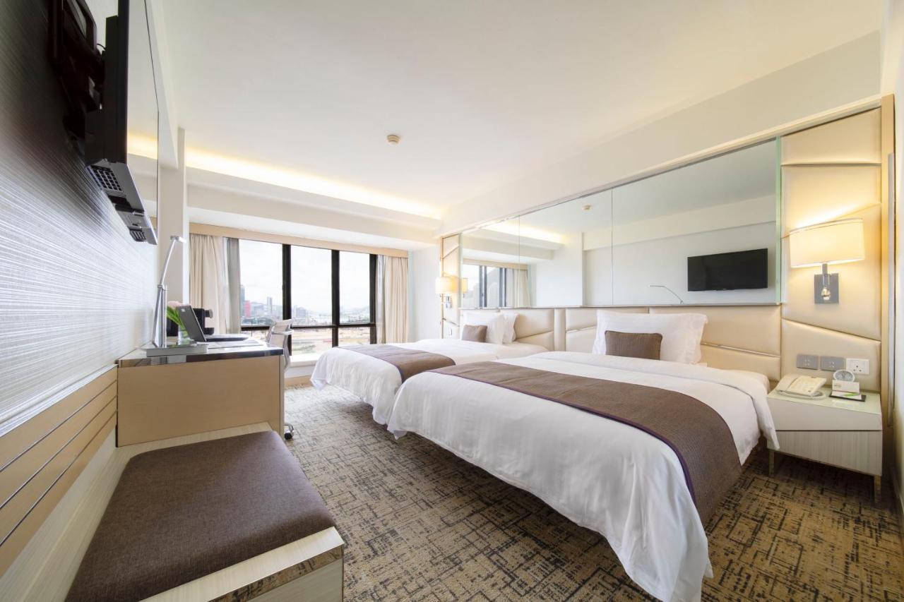 Executive Club Queen or Two Double Bed Room,989547001:JPEG