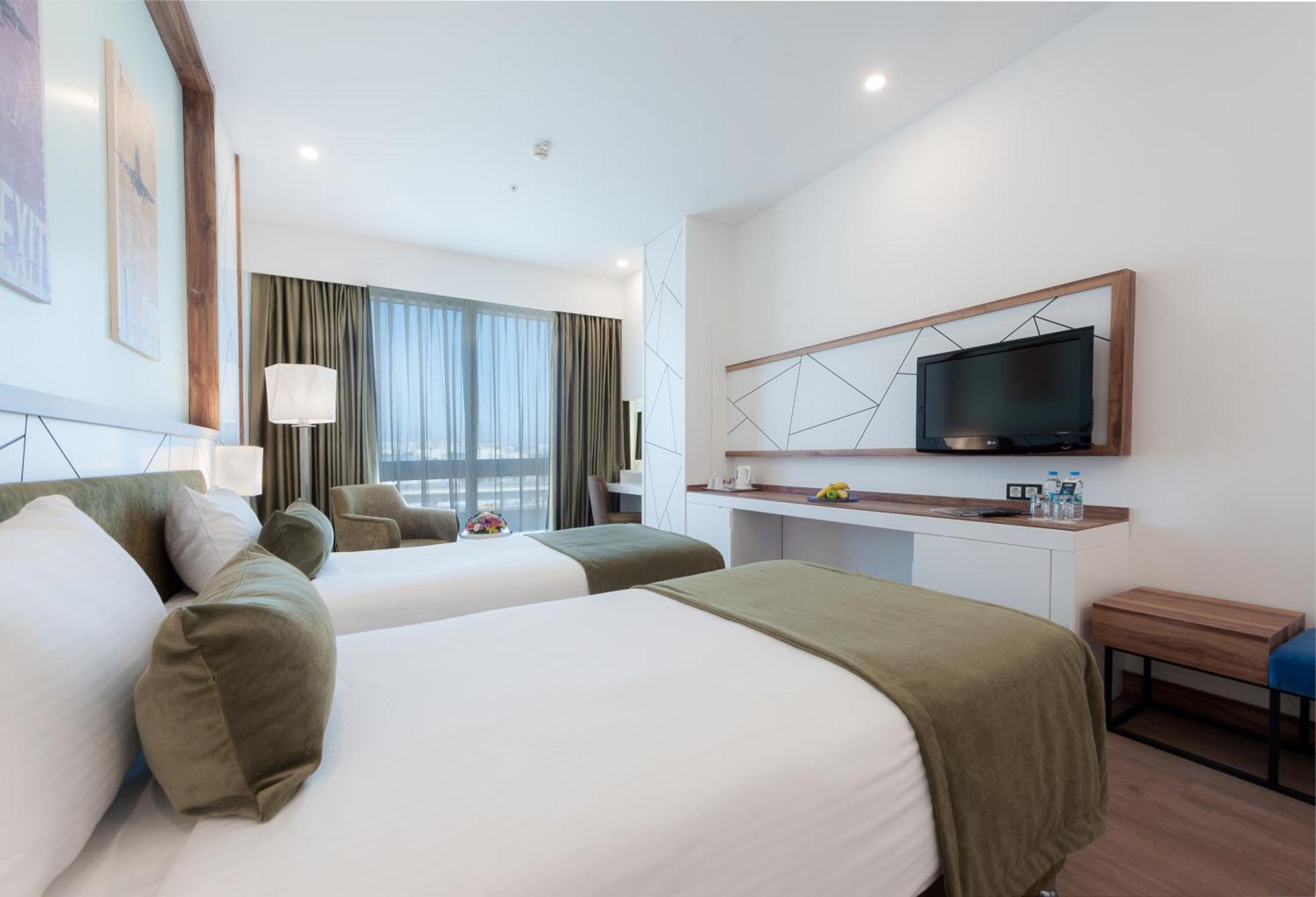 Deluxe Double or Twin Room Fast Track,996221389:JPEG