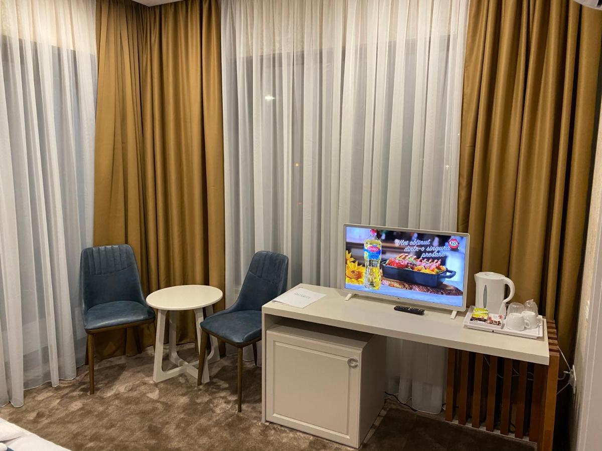 Deluxe Double Room,1008475477:JPEG