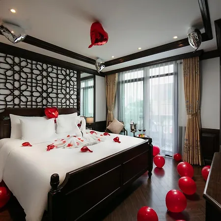 May De Ville Crown Hotel-3