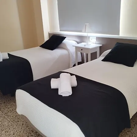 Apartamentos Cala Llonga-3