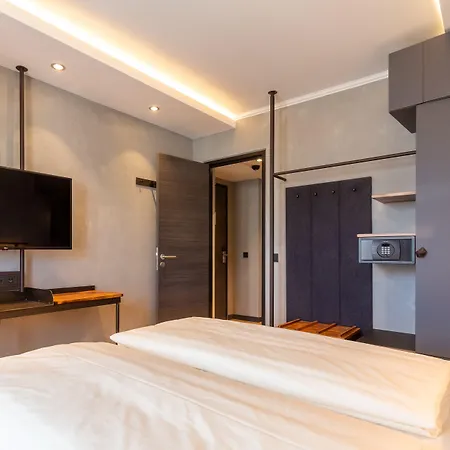 Unsoeld'S Factory Hotel-2